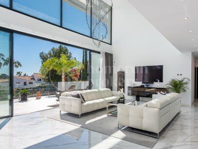 Villa Helios - Villa with Sea and Mountain Views in El Paraíso Alto