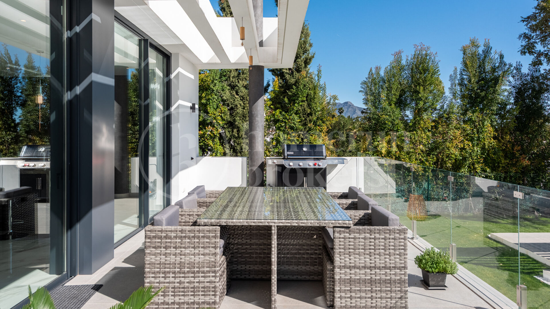 Villa Helios - Villa with Sea and Mountain Views in El Paraíso Alto