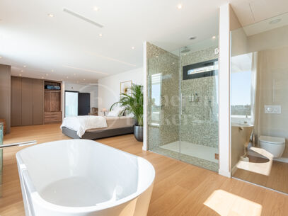 Villa Helios - Villa with Sea and Mountain Views in El Paraíso Alto