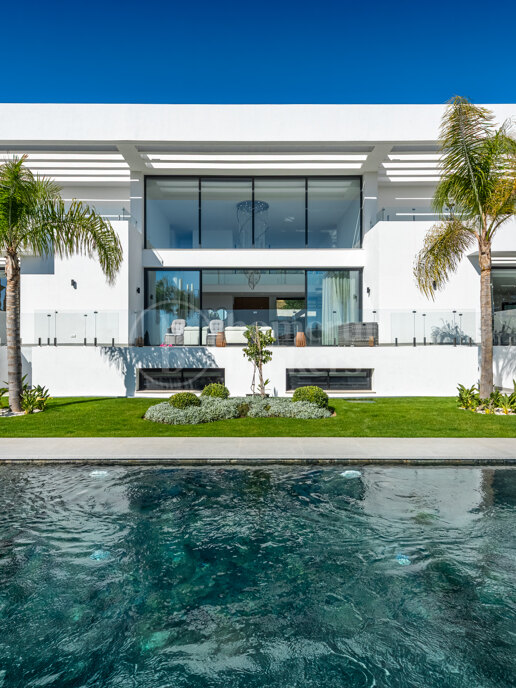 Villa Helios - Villa with Sea and Mountain Views in El Paraíso Alto