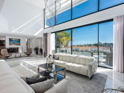 Villa Helios - Villa with Sea and Mountain Views in El Paraíso Alto