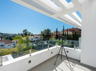 Villa Helios - Villa with Sea and Mountain Views in El Paraíso Alto