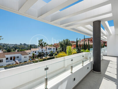 Villa Helios - Villa with Sea and Mountain Views in El Paraíso Alto