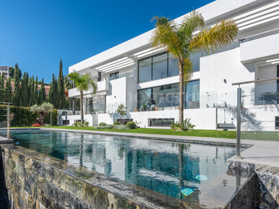 Villa Helios - Villa with Sea and Mountain Views in El Paraíso Alto