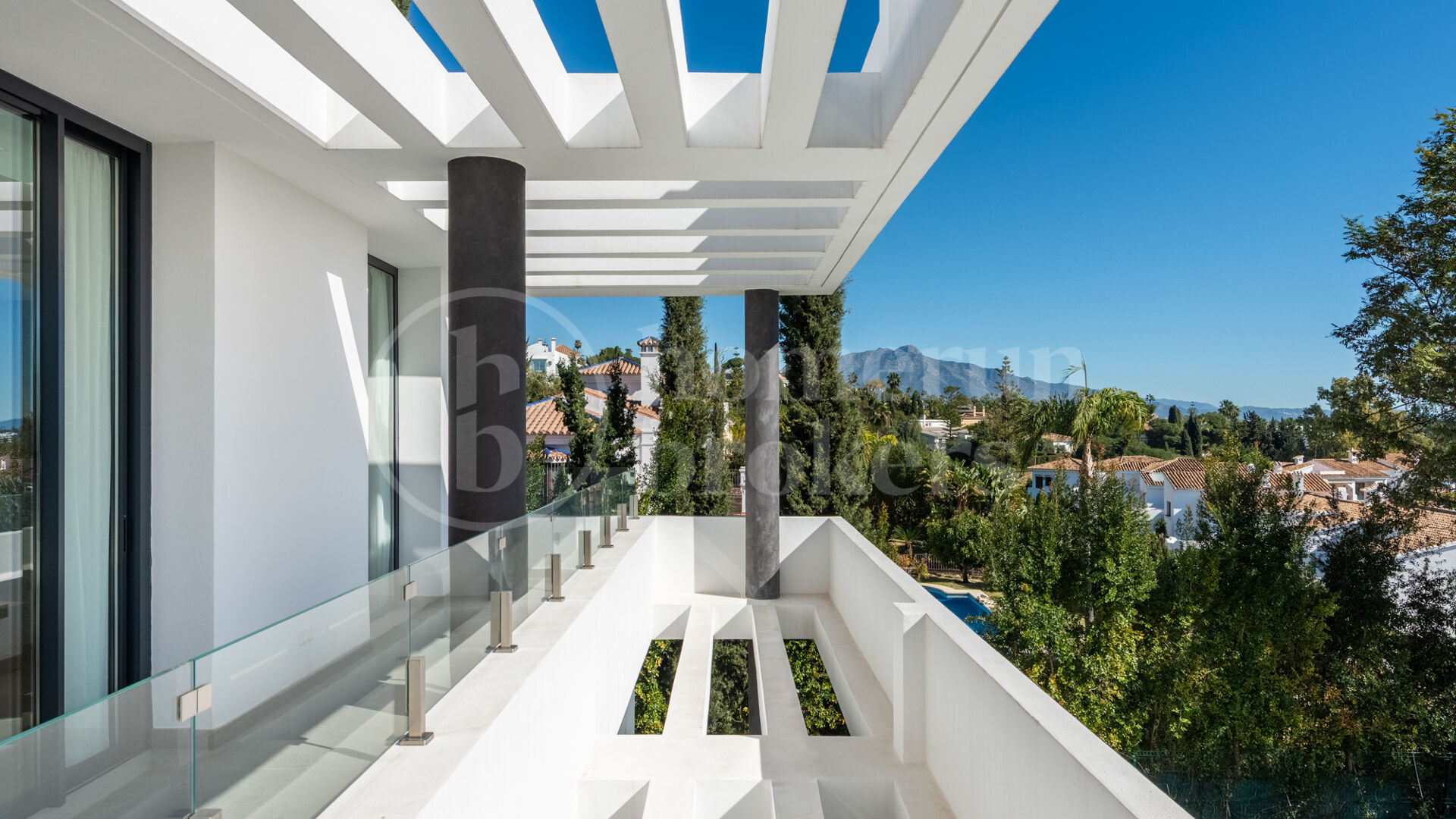 Villa Helios - Villa with Sea and Mountain Views in El Paraíso Alto