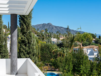 Villa Helios - Villa with Sea and Mountain Views in El Paraíso Alto
