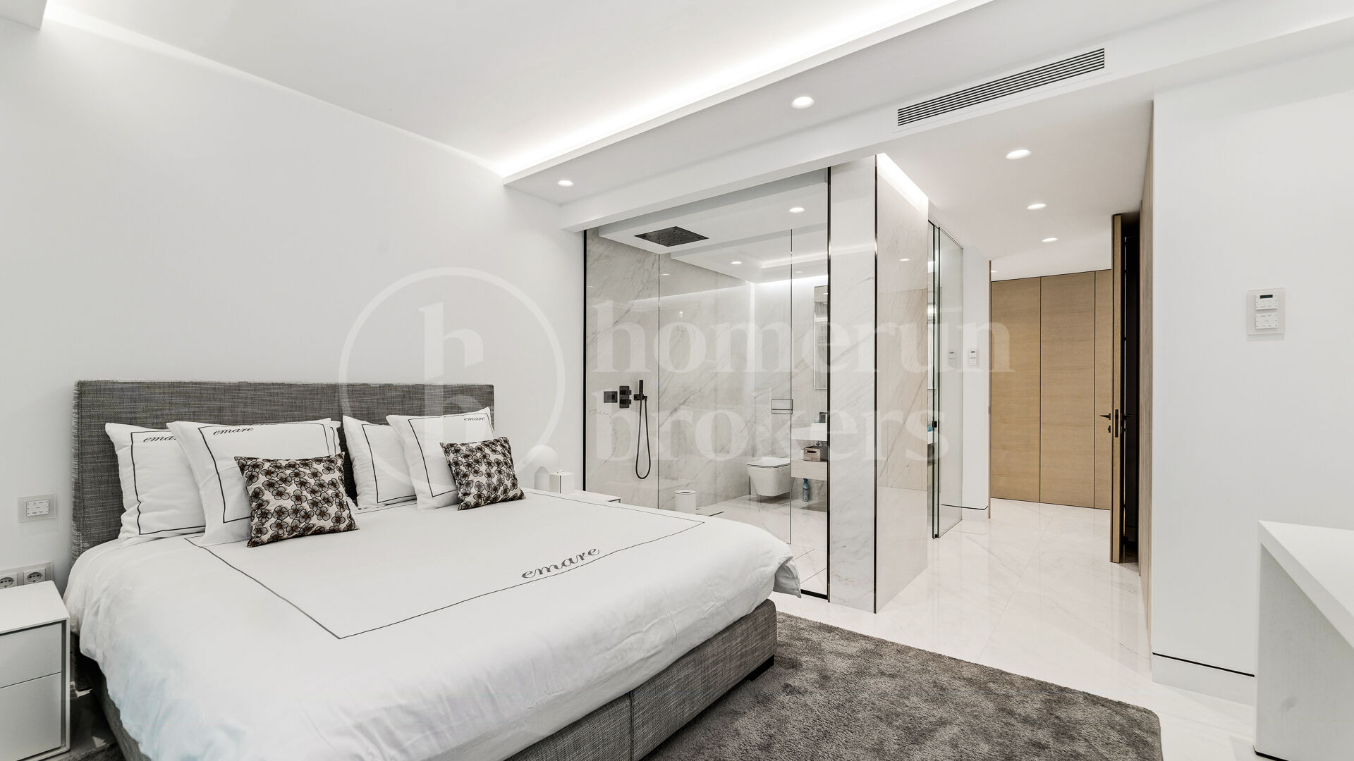 Apartment Emare - Luxury Beachfront Apartment In the New Golden Mile