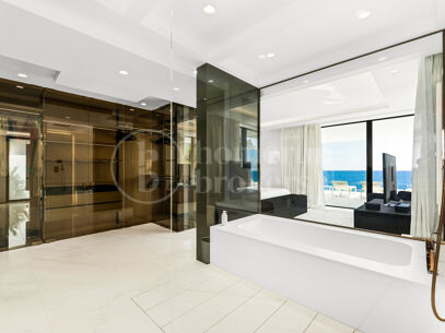 Apartment Emare - Luxury Beachfront Apartment In the New Golden Mile