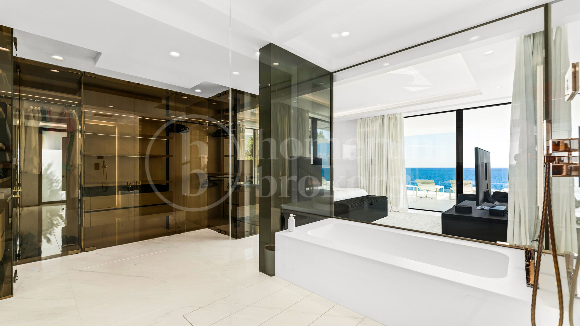 Apartment Emare - Luxury Beachfront Apartment In the New Golden Mile