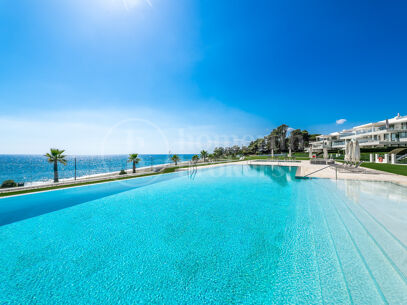 Apartment Emare - Luxury Beachfront Apartment In the New Golden Mile