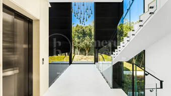 Apartment Emare - Luxury Beachfront Apartment In the New Golden Mile