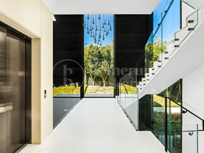 Apartment Emare - Luxury Beachfront Apartment In the New Golden Mile
