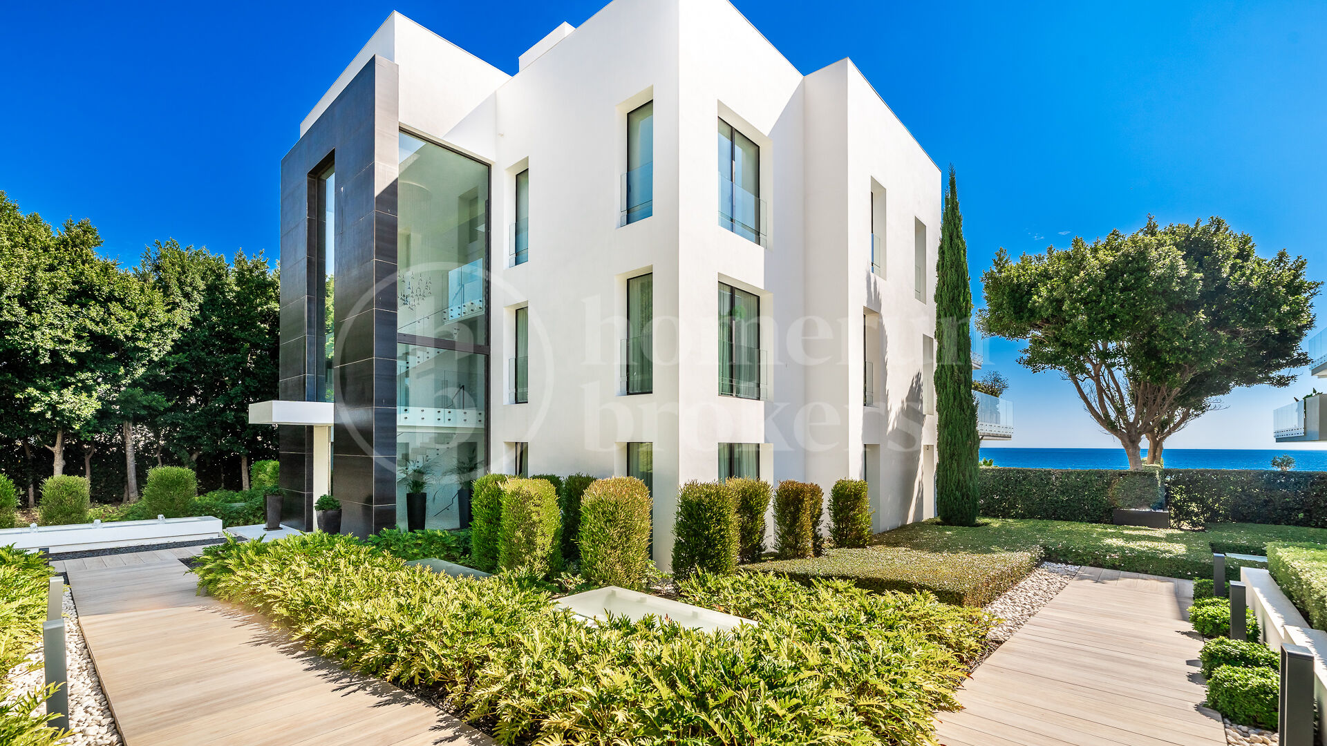 Apartment Emare - Luxury Beachfront Apartment In the New Golden Mile