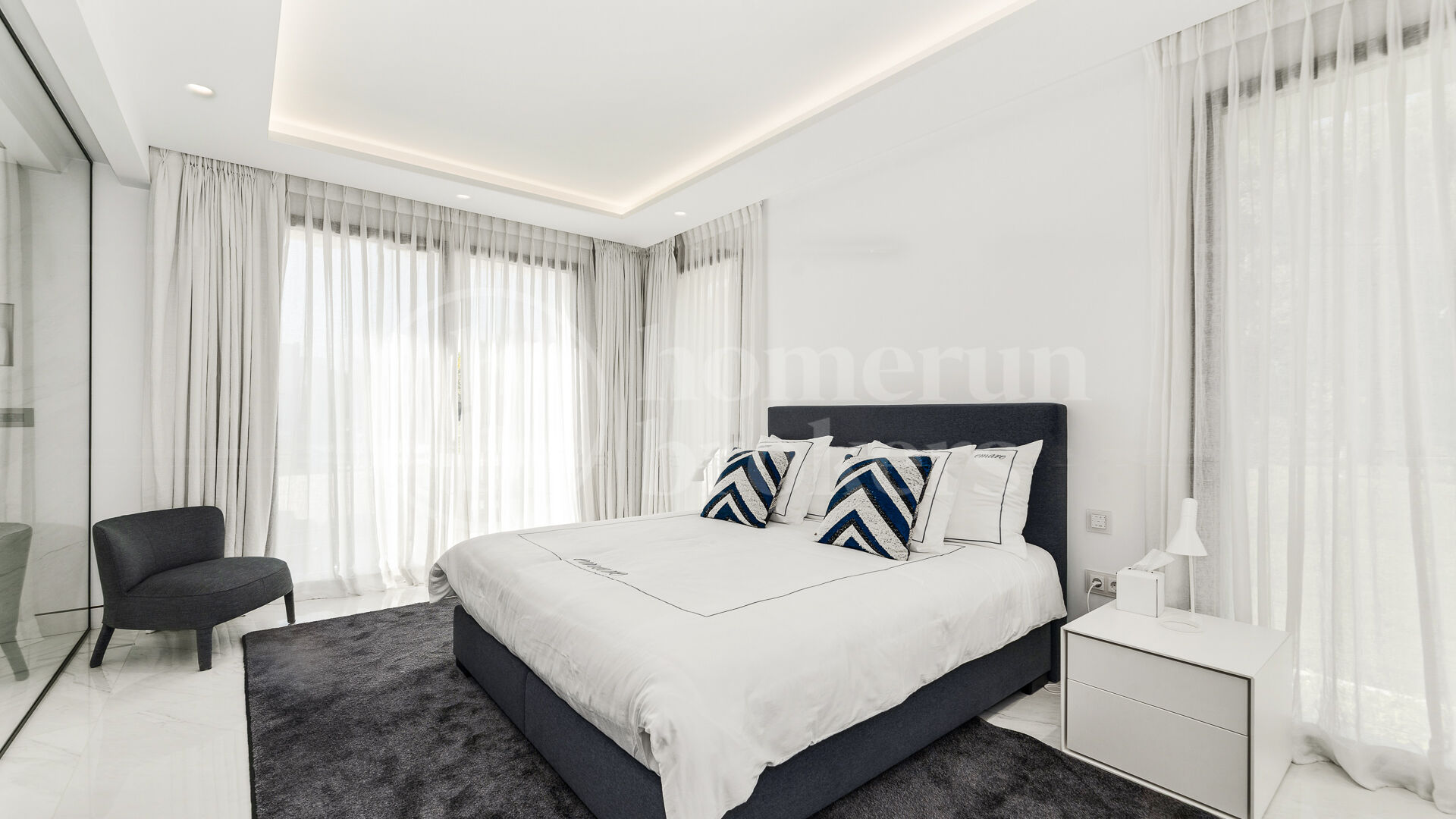 Apartment Emare - Luxury Beachfront Apartment In the New Golden Mile