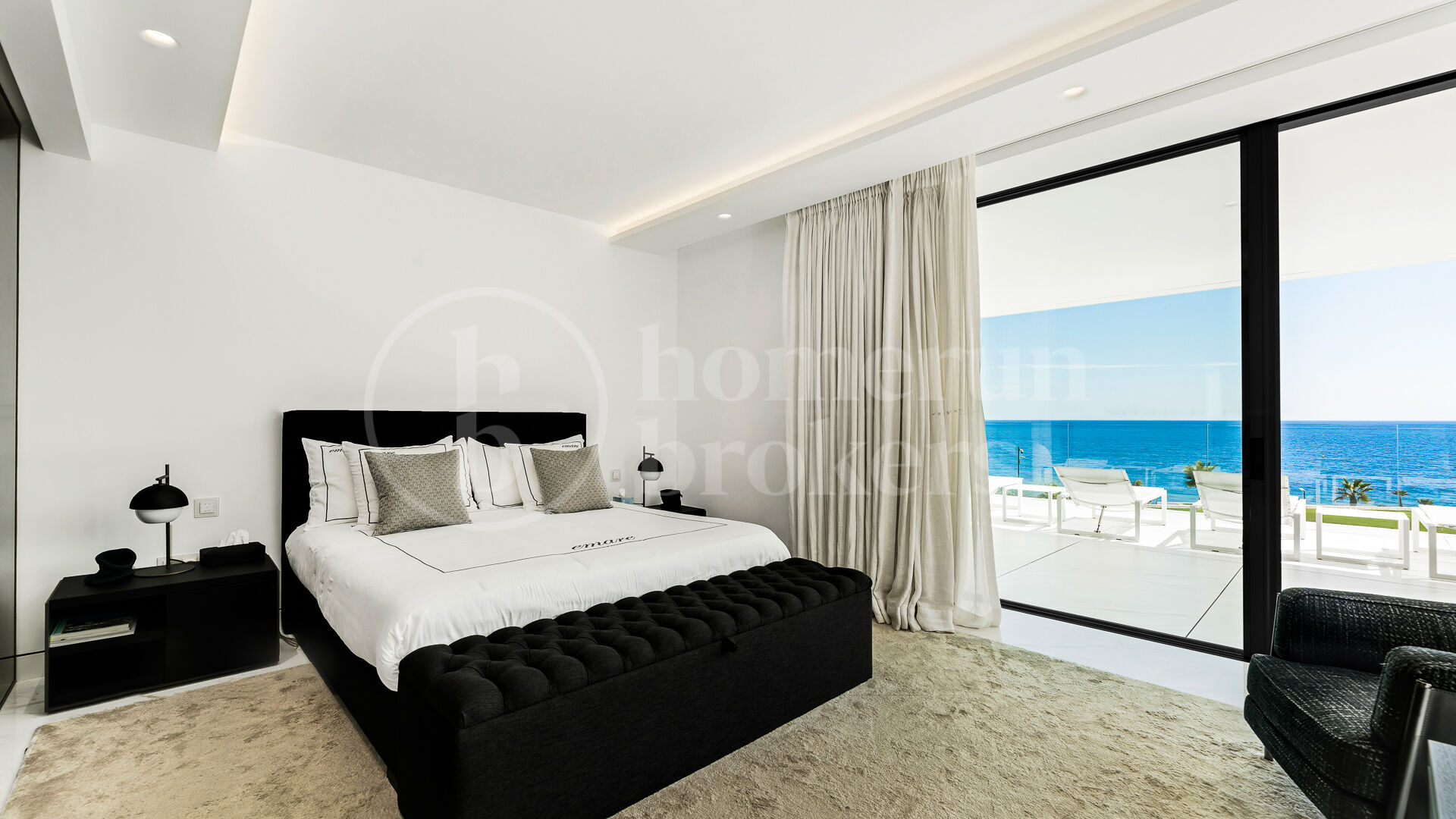 Apartment Emare - Luxury Beachfront Apartment In the New Golden Mile