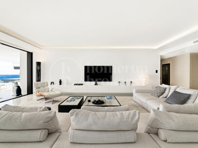 Apartment Emare - Luxury Beachfront Apartment In the New Golden Mile
