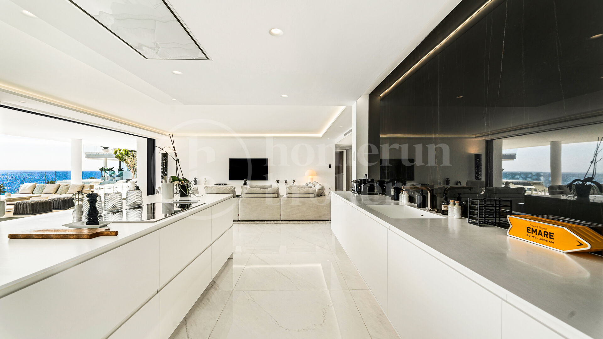 Apartment Emare - Luxury Beachfront Apartment In the New Golden Mile