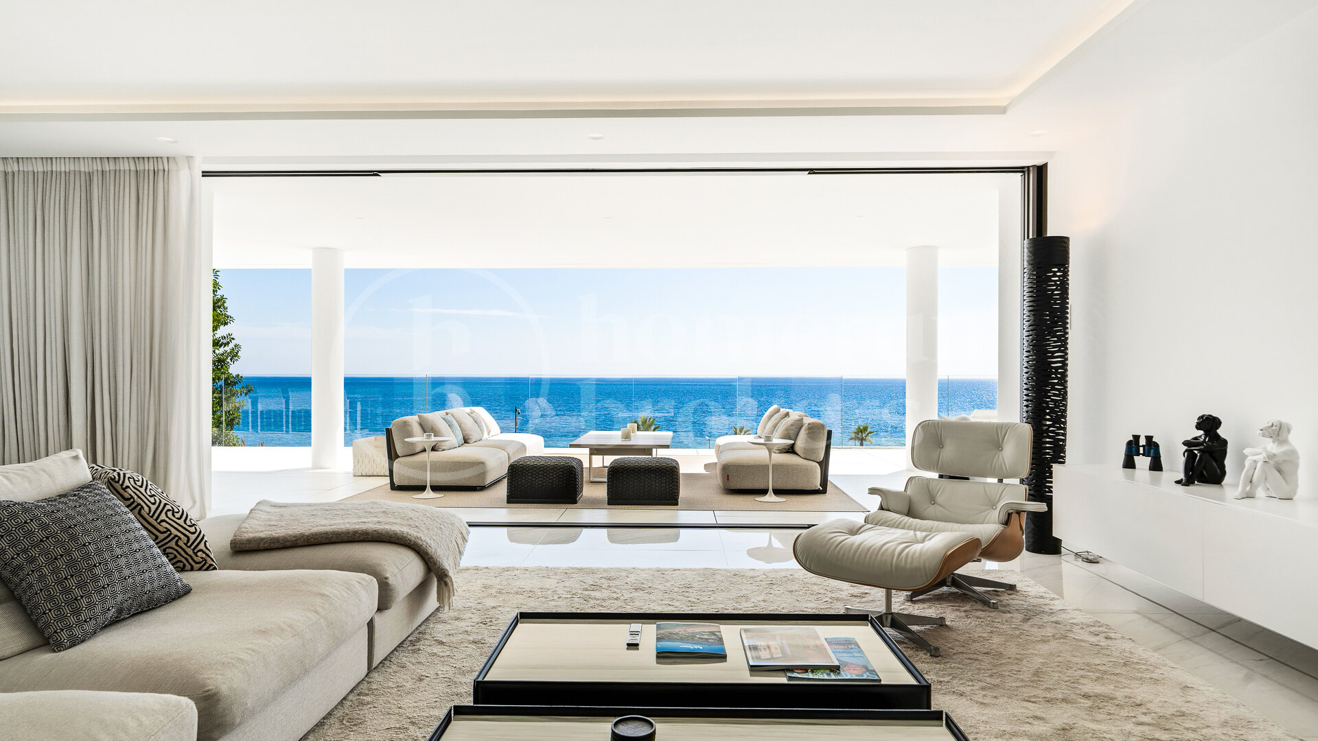 Apartment Emare - Luxury Beachfront Apartment In the New Golden Mile