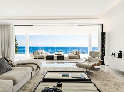 Apartment Emare - Luxury Beachfront Apartment In the New Golden Mile