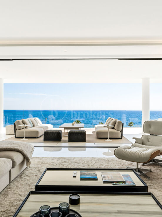 Apartment Emare - Luxury Beachfront Apartment In the New Golden Mile