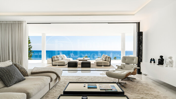 Apartment Emare - Luxury Beachfront Apartment In the New Golden Mile