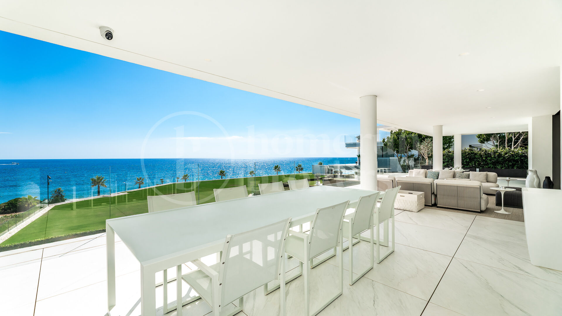 Apartment Emare - Luxury Beachfront Apartment In the New Golden Mile