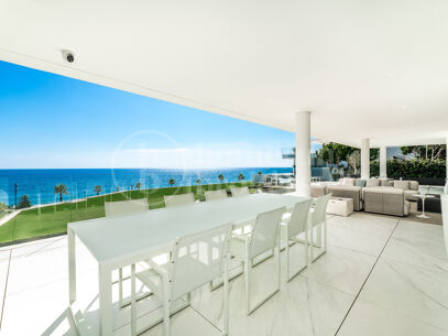 Apartment Emare - Luxury Beachfront Apartment In the New Golden Mile