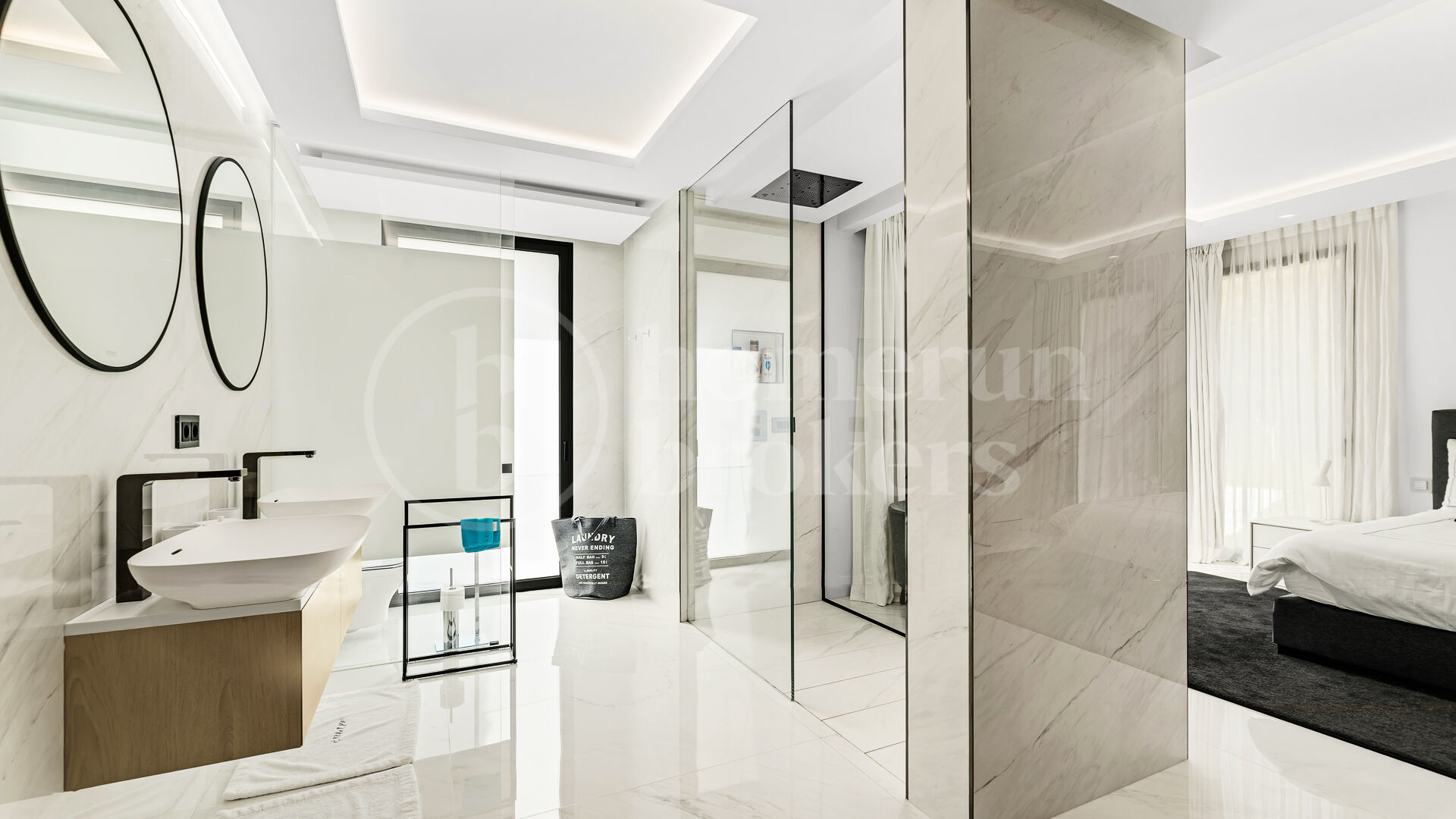 Apartment Emare - Luxury Beachfront Apartment In the New Golden Mile
