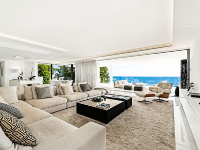 Apartment Emare - Luxury Beachfront Apartment In the New Golden Mile