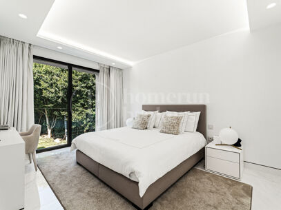 Apartment Emare - Luxury Beachfront Apartment In the New Golden Mile