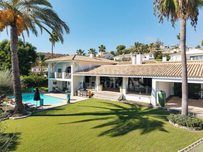 Casa La Sorpresa - Andalusian Style Family Villa
