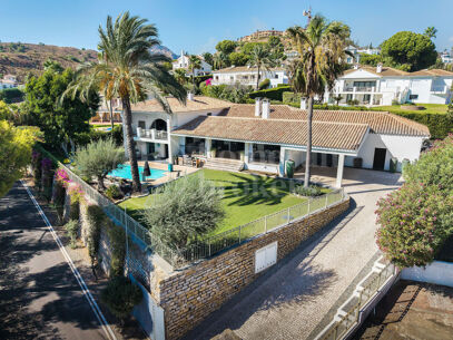Casa La Sorpresa - Andalusian Style Family Villa