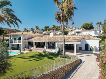 Casa La Sorpresa - Andalusian Style Family Villa