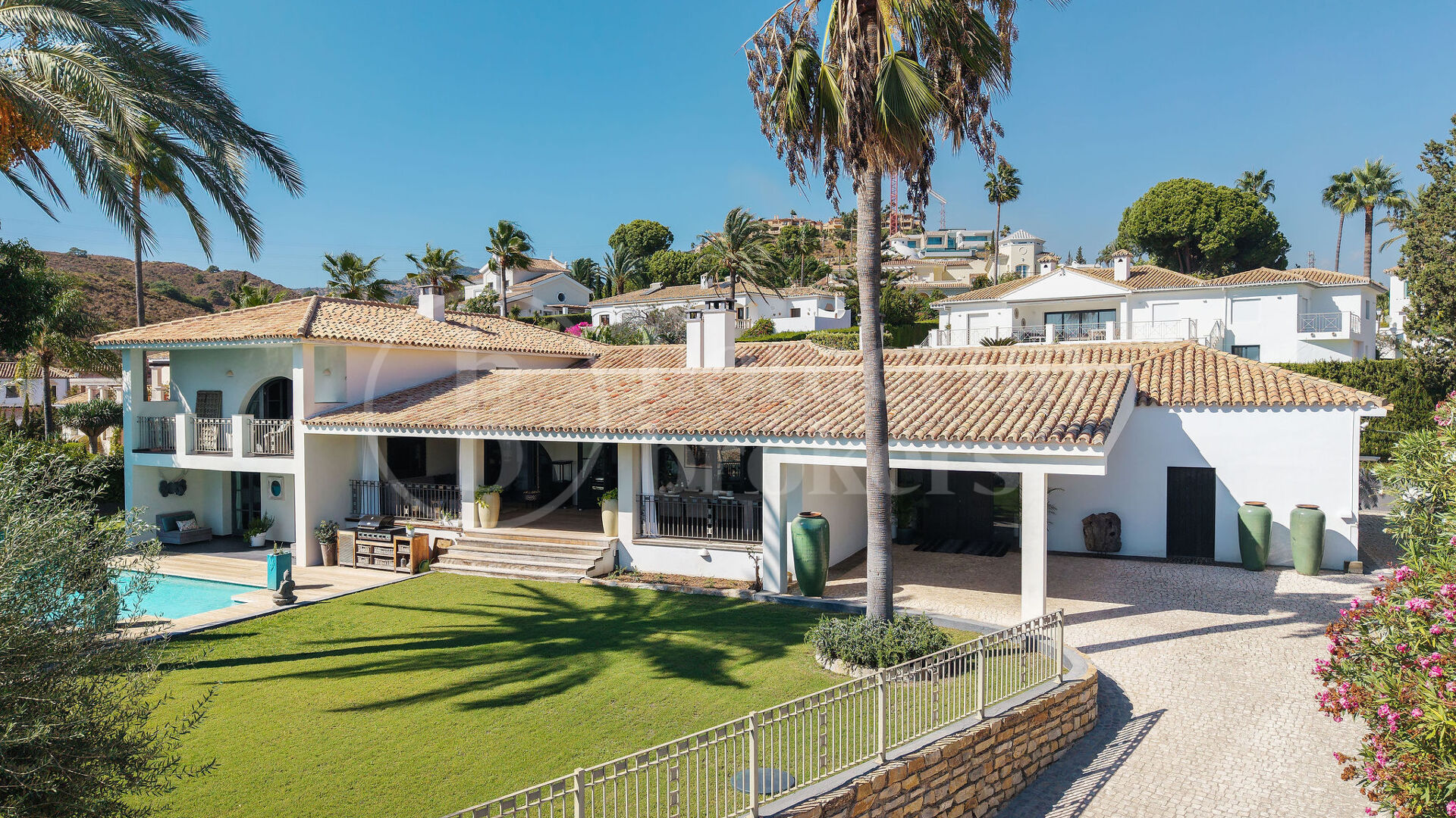 Casa La Sorpresa - Andalusian Style Family Villa