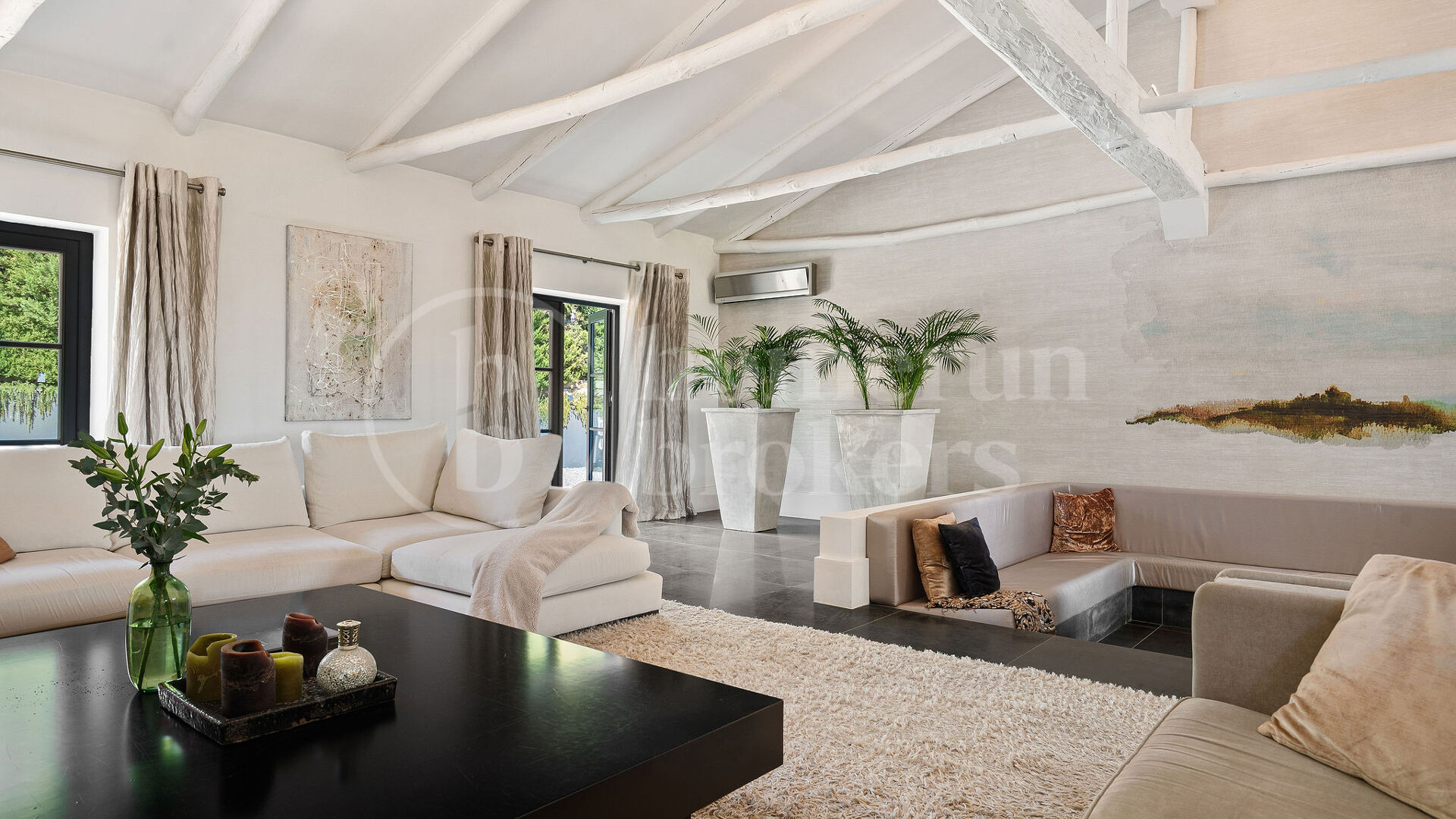 Casa La Sorpresa - Andalusian Style Family Villa