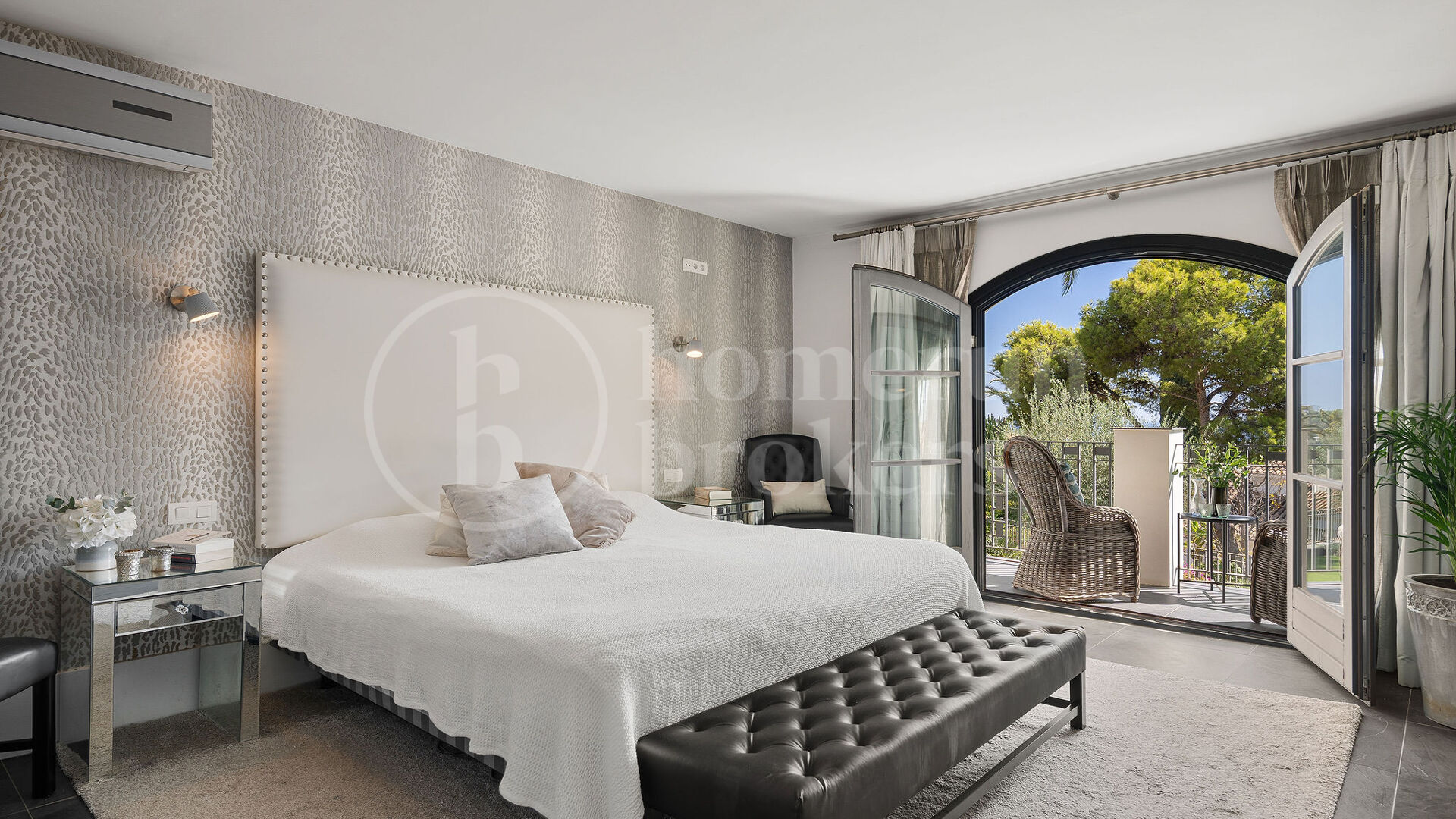 Casa La Sorpresa - Andalusian Style Family Villa