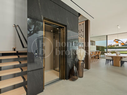 Villa Seven – Contemporary Villa in Puente Romano with Sea Views and Rooftop Pool