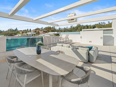Villa Seven – Contemporary Villa in Puente Romano with Sea Views and Rooftop Pool