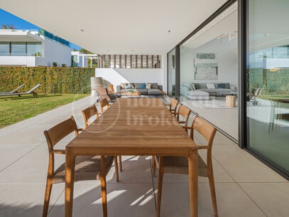 Villa Seven – Contemporary Villa in Puente Romano with Sea Views and Rooftop Pool