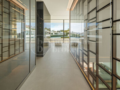 Villa Seven – Contemporary Villa in Puente Romano with Sea Views and Rooftop Pool
