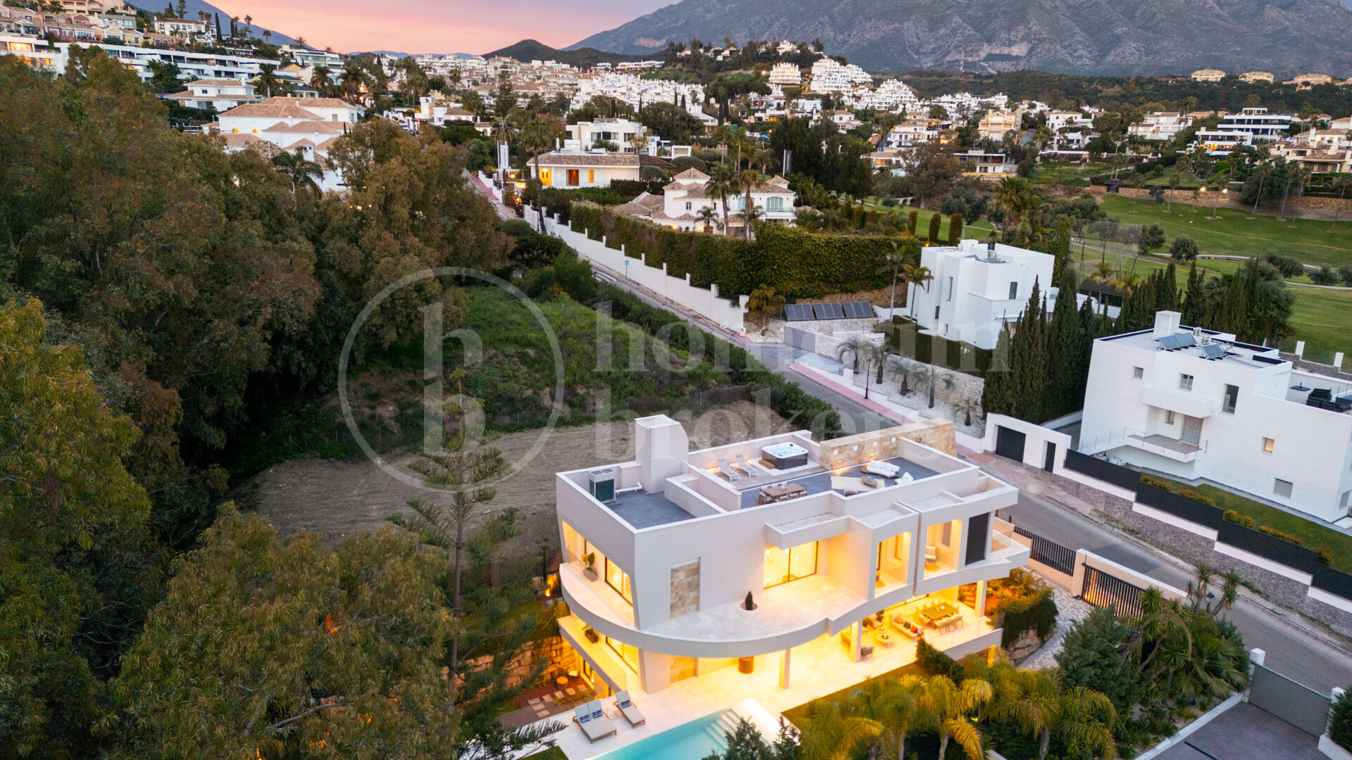 Villa Nara - Impressive Elegant New Home