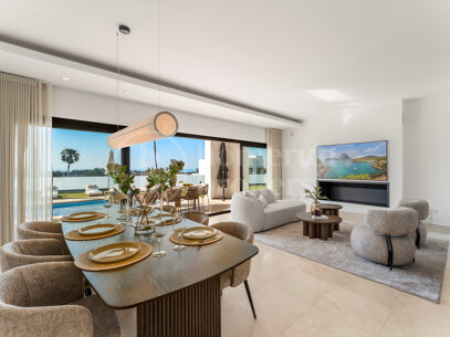 Villa Solara - Contemporary Frontline Golf Villa i Gated Community