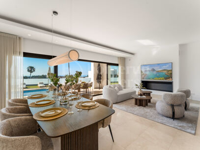 Villa Solara - Contemporary Frontline Golf Villa in Gated Community