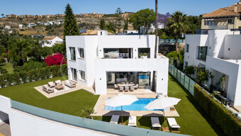 Fairways 12 - Contemporary Frontline Golf Villa in Gated Community