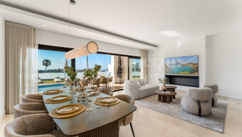 Villa Solara - Contemporary Frontline Golf Villa in Gated Community