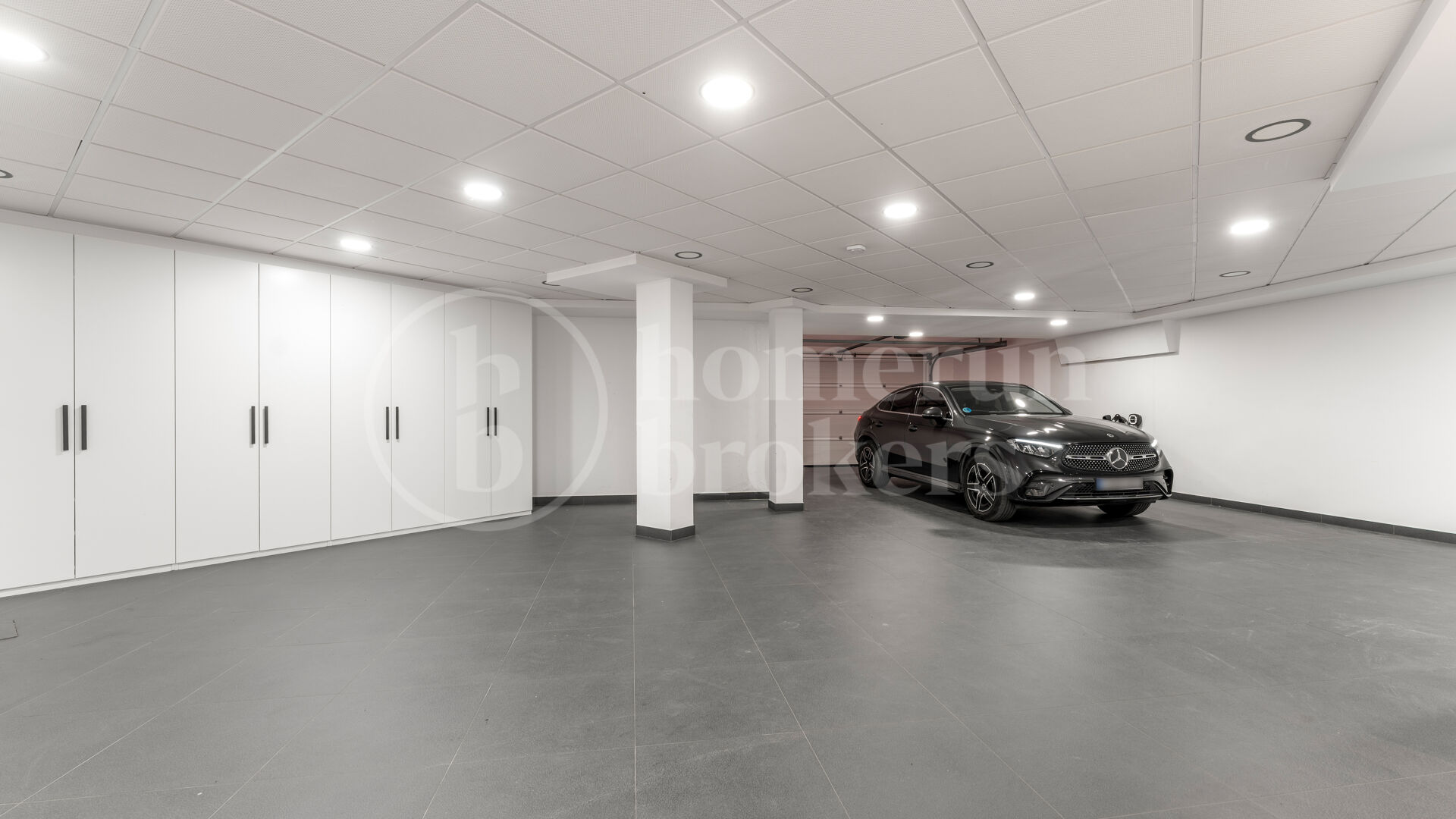 Villa Solara - Contemporary Frontline Golf Villa in Gated Community