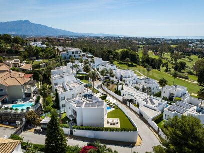 Villa Solara - Contemporary Frontline Golf Villa i Gated Community
