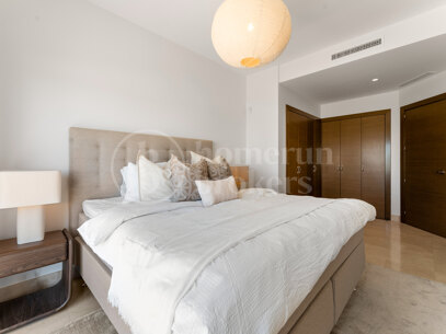 Villa Solara - Contemporary Frontline Golf Villa i Gated Community
