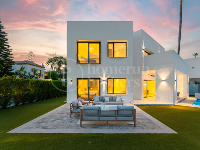 Villa Solara - Contemporary Frontline Golf Villa i Gated Community