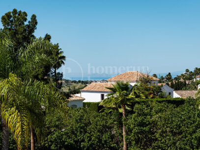 Villa Solara - Contemporary Frontline Golf Villa i Gated Community